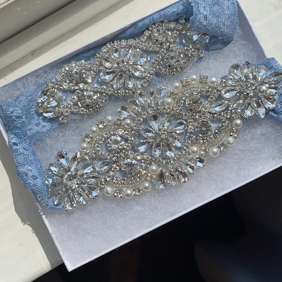 heirloom garter co Accessories - NEW Heirloom Garter Co BLUE LACE CRYSTAL Set